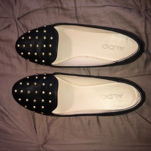 Beautiful Aldo flats with studs